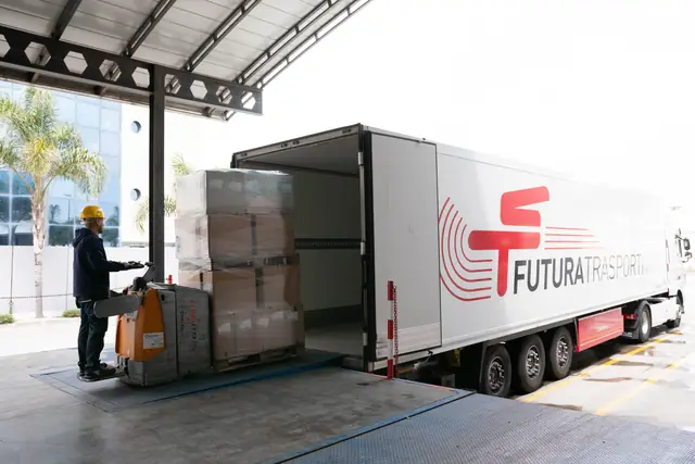 Foto dei depositi e dei mezzi di Futura Trasporti (9)