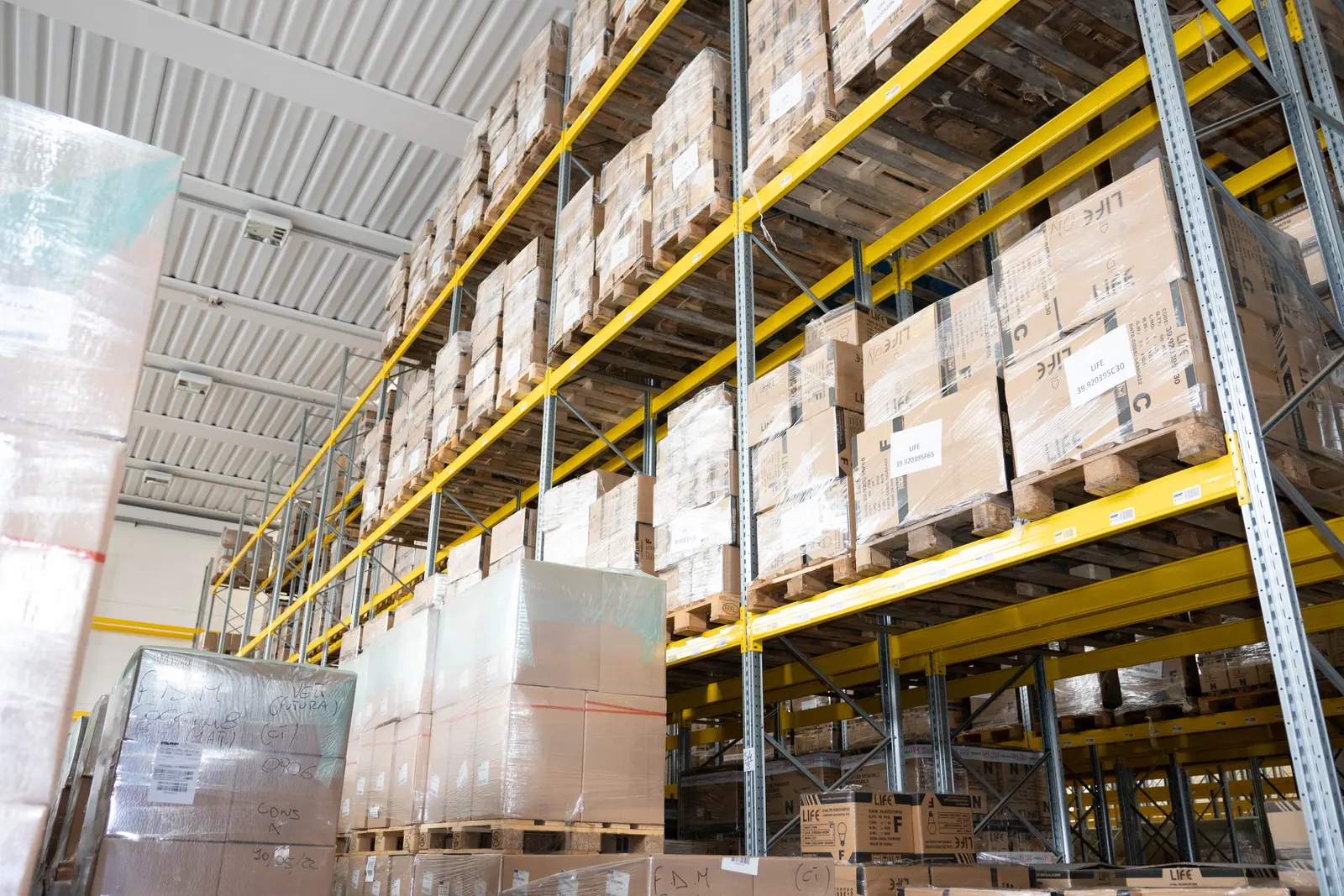 Scaffalature con pallet nel magazzino Futura
